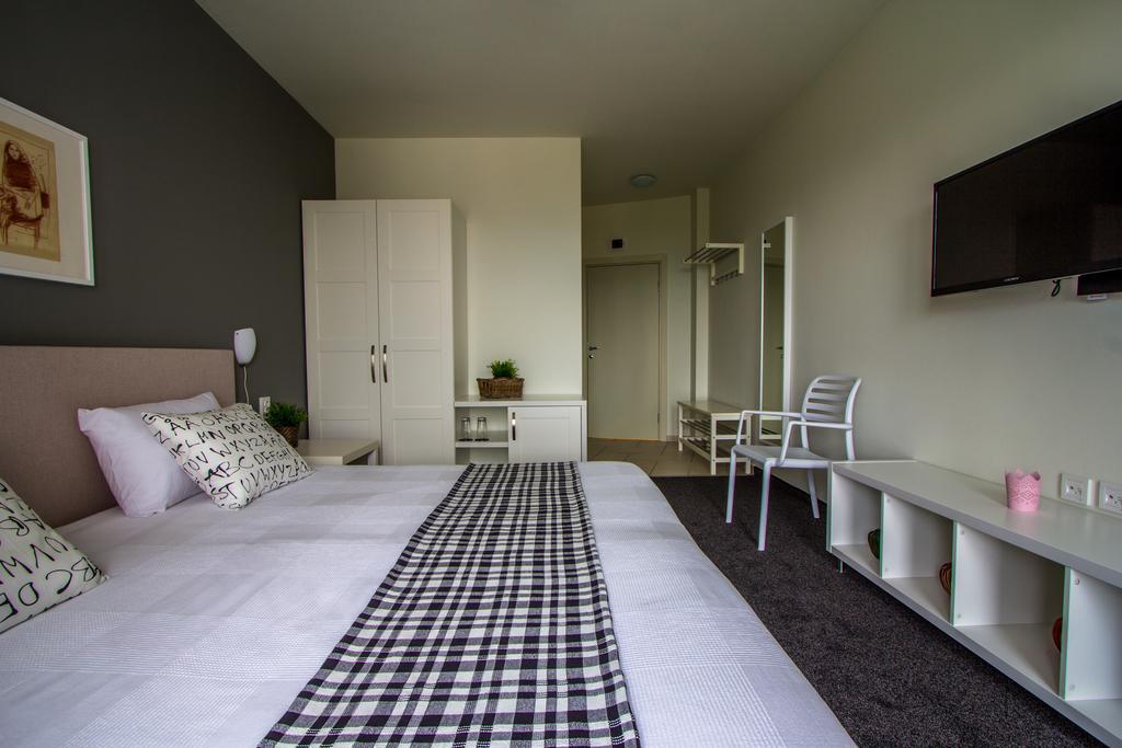 Family Hotel Friends Villa Enchets Zimmer foto