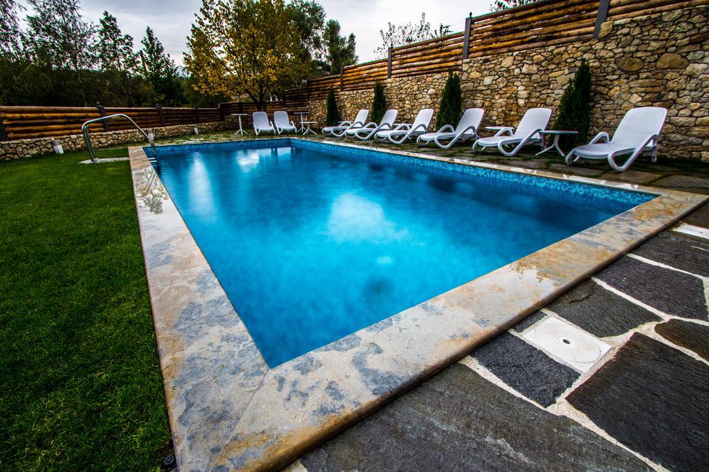 Family Hotel Friends Villa Enchets Exterior foto