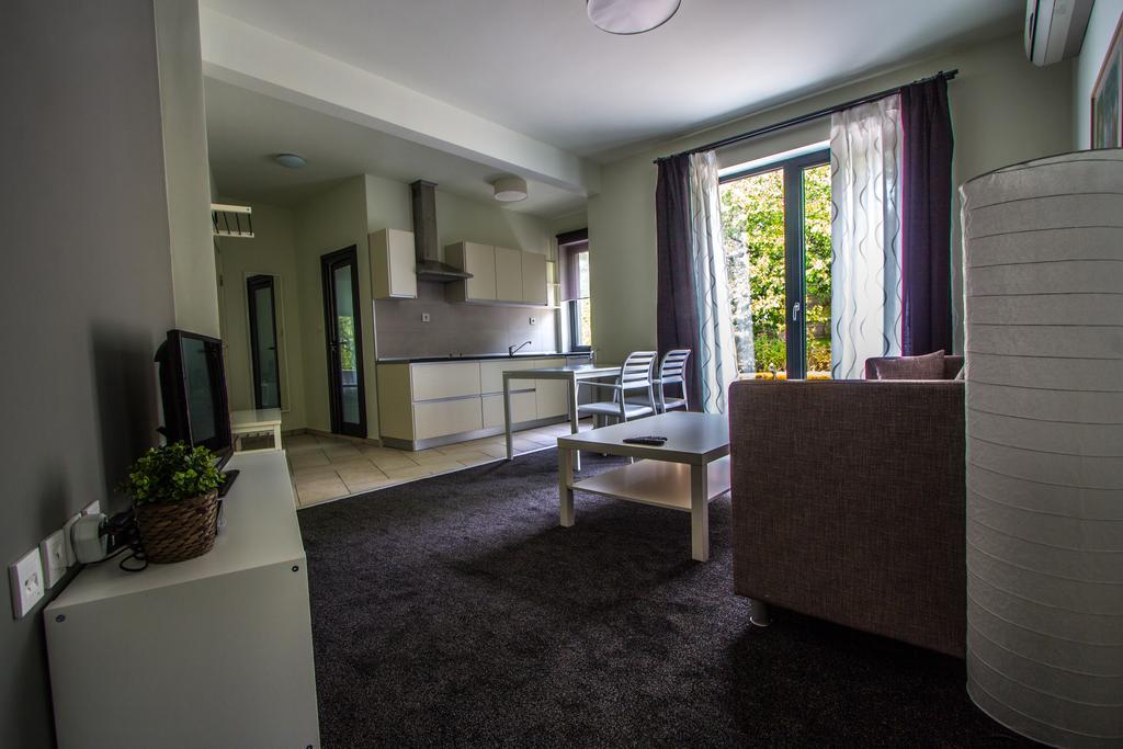 Family Hotel Friends Villa Enchets Zimmer foto