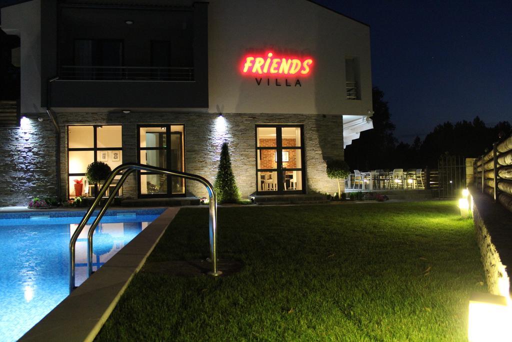 Family Hotel Friends Villa Enchets Exterior foto
